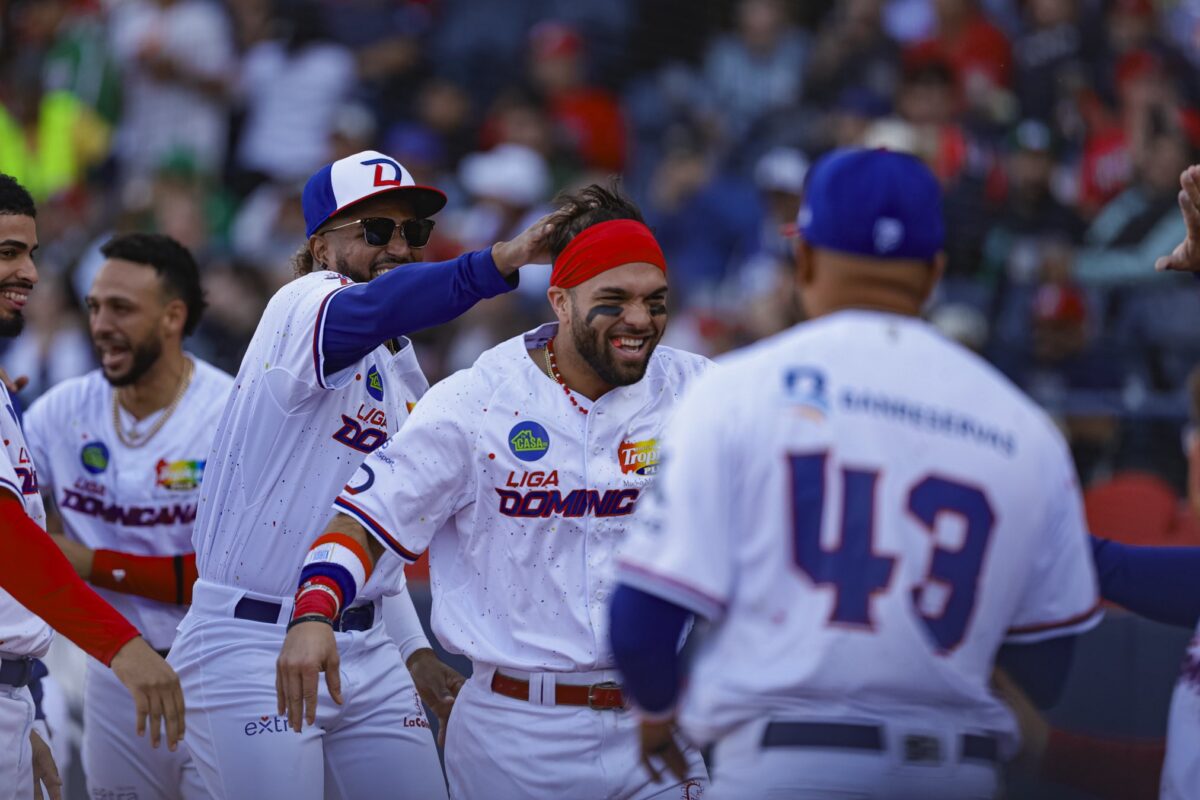 Los Leones del Escogido (República Dominicana) debutaron este viernes en la Serie del Caribe 2025 con un triunfo de 2-0 sobre los Cardenales de Lara, (Venezuela), el país campeón del torneo. / X: @beisboldecaribe