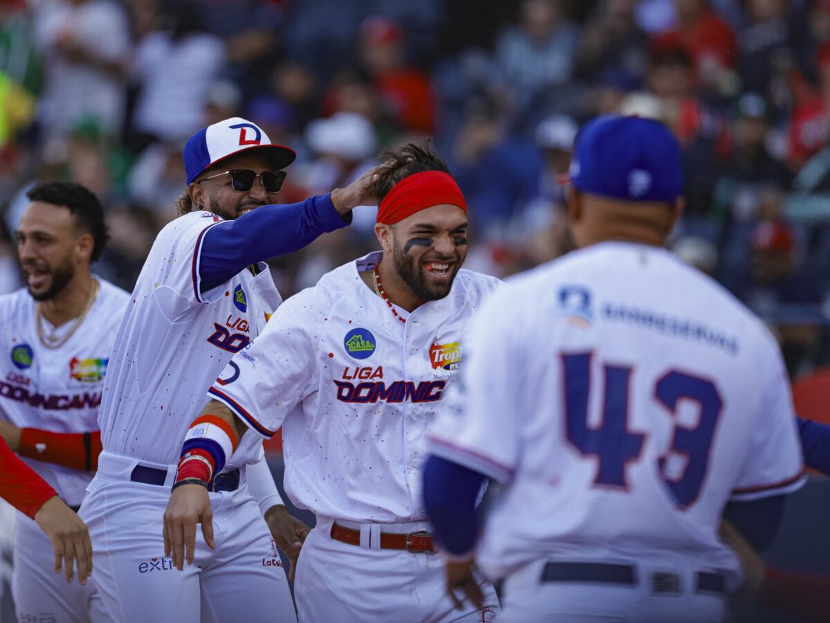 Los Leones del Escogido (República Dominicana) debutaron este viernes en la Serie del Caribe 2025 con un triunfo de 2-0 sobre los Cardenales de Lara, (Venezuela), el país campeón del torneo. / X: @beisboldecaribe